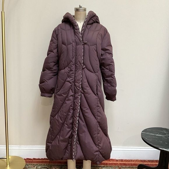 Vintage Jackets & Blazers - 80s featherweights quilted feather puffy long down coat with hood